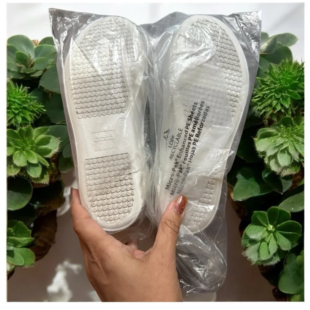 KidPik- Josolyn Glitter Sneaker Silver Glitter Sneakers with Zipper Detail